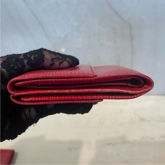 Red Leather Epi Louis Vuitton Wallet - Picture 7 of 7